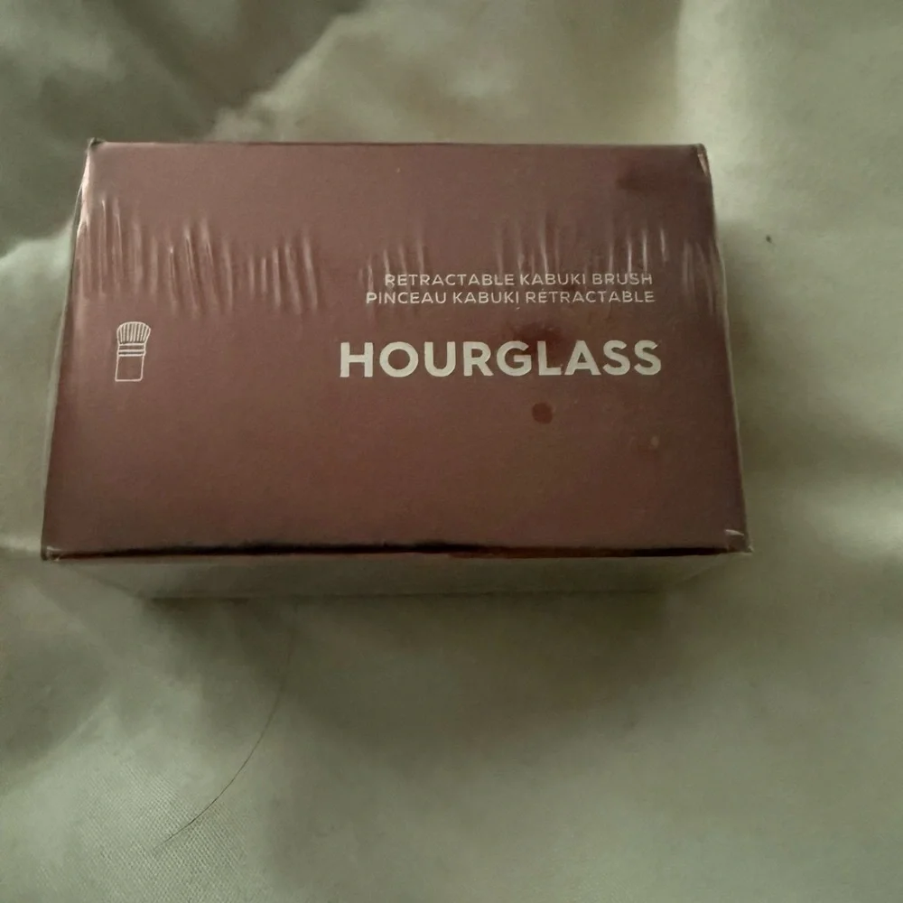 HOURGLASS Retractable Kabuki Brush NIB NWT Luxury Makeup Brush Travel